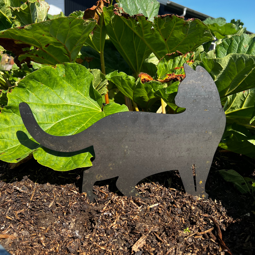 Figur   Jern Kat Stående